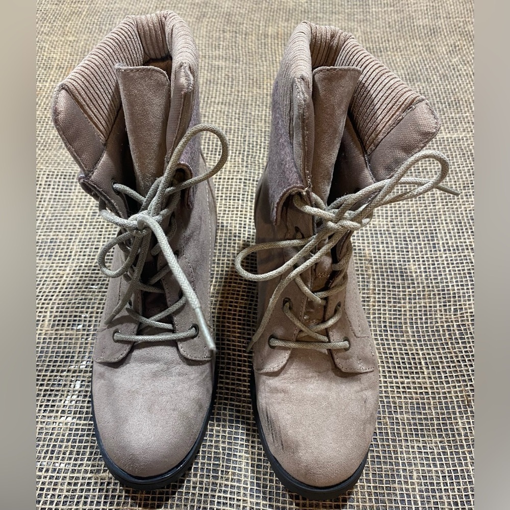 Arizona Faux Suede Ankle Boots Size 6 Tan 2.25โ Heel